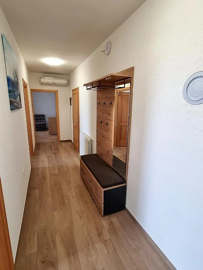 אומאג Apartments Valentina קרואטיה